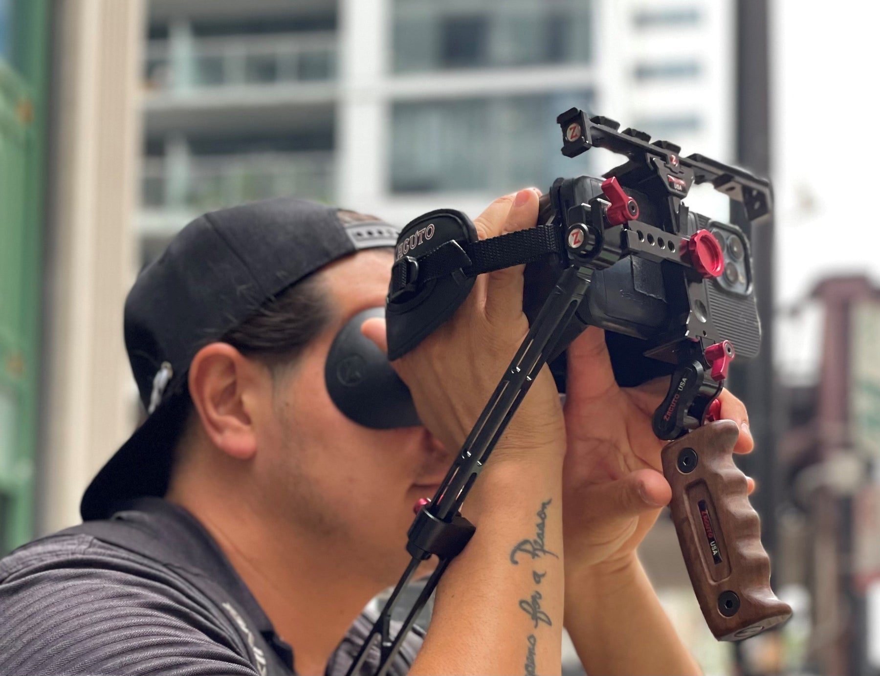 Filming made easy with your phone and a smartphone viewfinder in the city - Zacuto