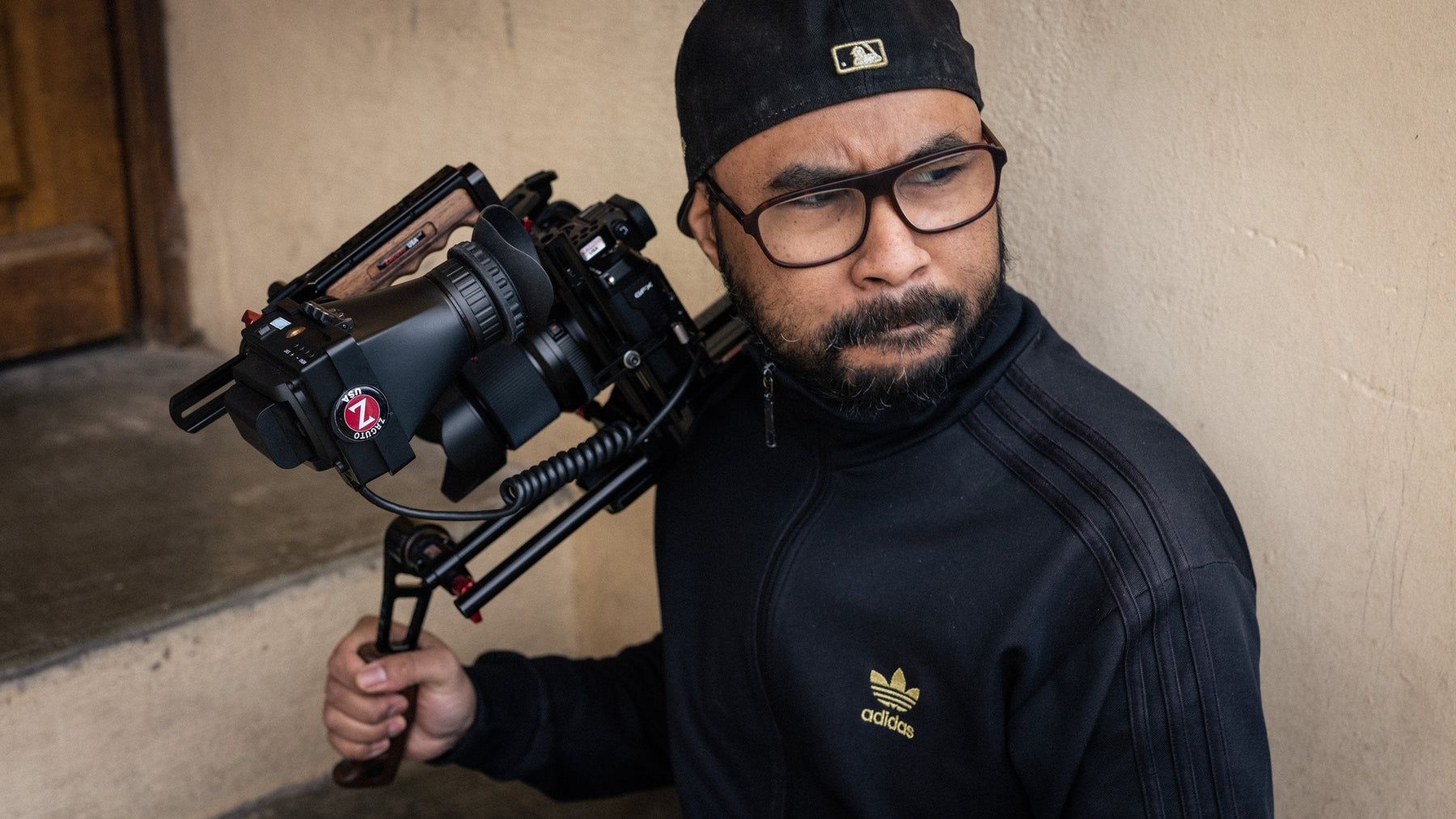 Shoulder Rigs: The Definitive Buyer's Guide - Zacuto